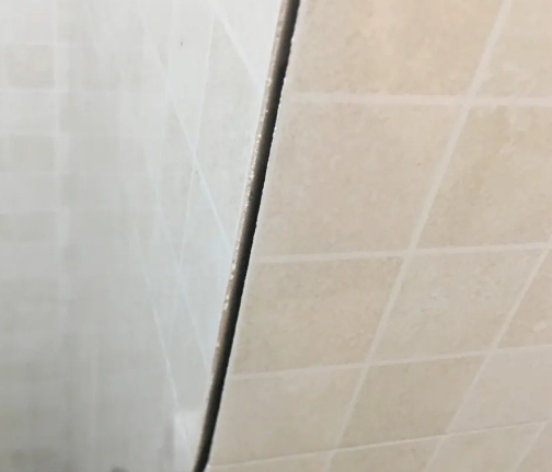 资源瓷砖空鼓维修公司分享阳台瓷砖脱落的修复过程可以分为以下几个步骤