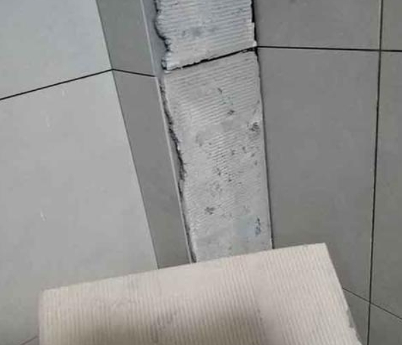 资源瓷砖空鼓维修公司分享下厨房瓷砖脱落的补救措施。